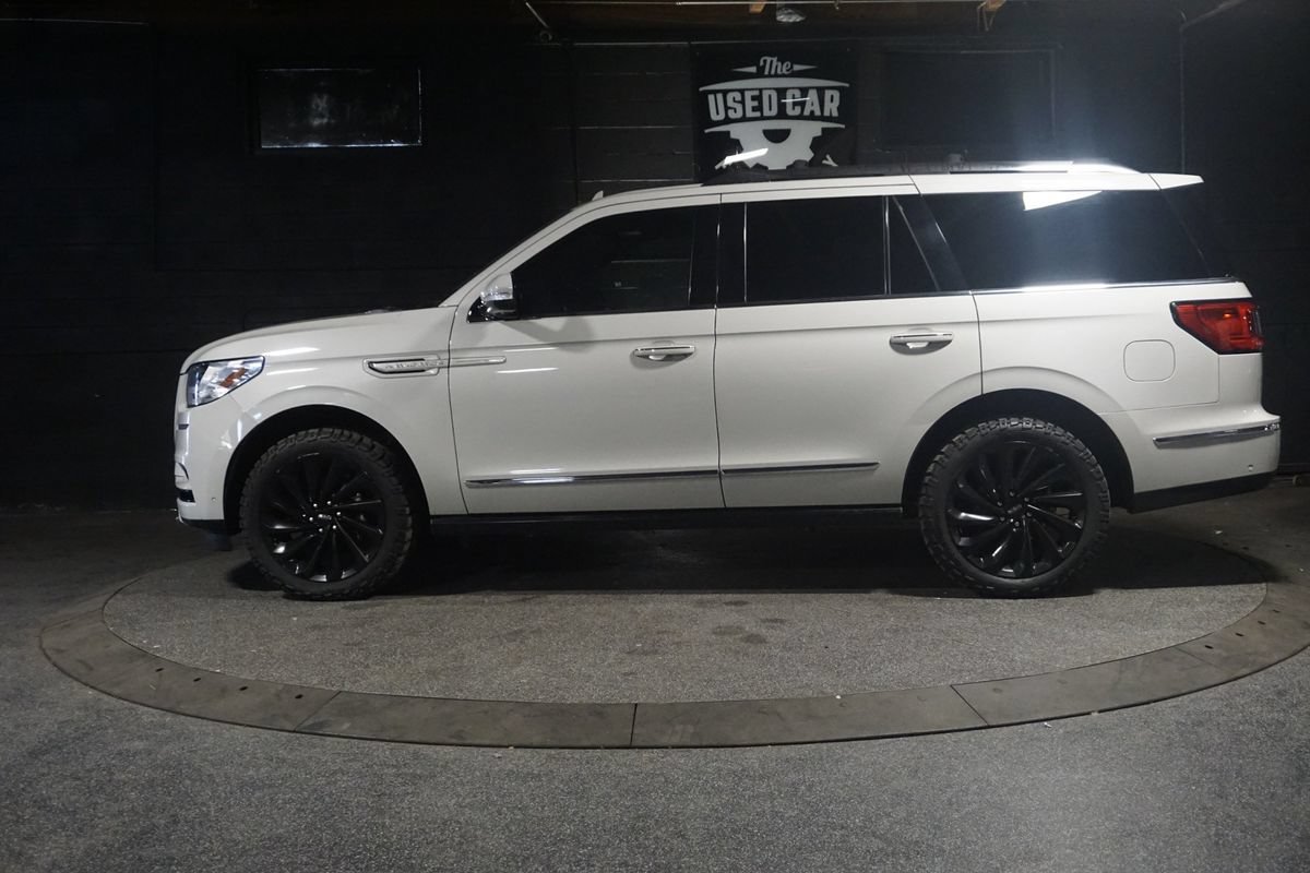 Used 2021 Lincoln Navigator Reserve AWD/4WD image 3