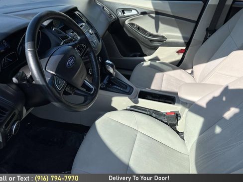 Used 2015 Ford Focus SE w/ SE Sport Package FWD image 13