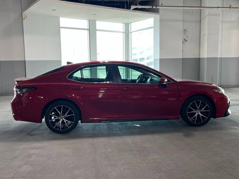 Used 2023 Toyota Camry SE FWD image 11