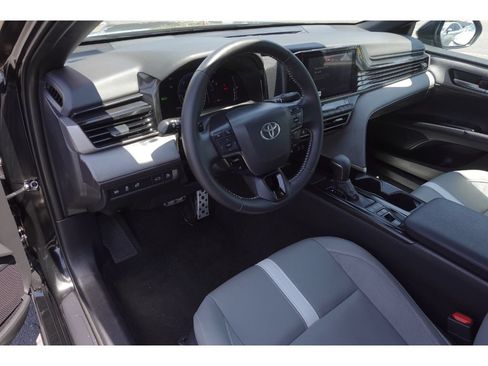 Used 2025 Toyota Camry SE w/ Convenience Package FWD image 10