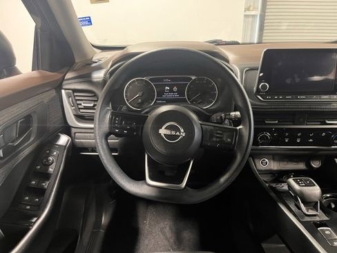 Used 2023 Nissan Rogue S image 21
