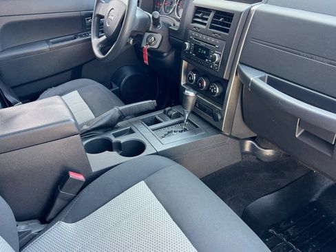 Used 2010 Jeep Liberty Sport w/ Popular Equipment Group AWD/4WD image 20