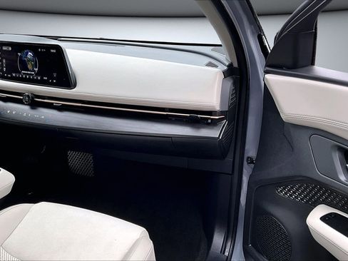 Used 2024 Nissan Ariya EVOLVE+ image 25