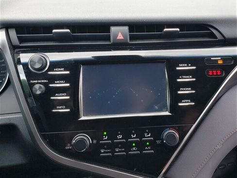 Used 2018 Toyota Camry LE FWD image 9