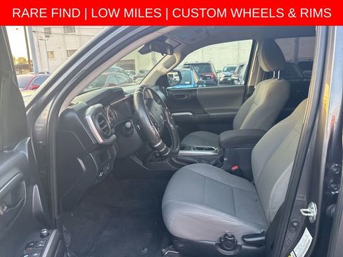 Used 2018 Toyota Tacoma SR5 RWD image 13
