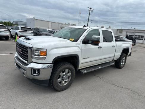 Used 2018 GMC Sierra 2500 SLT w/ Duramax Plus Package AWD/4WD image 11