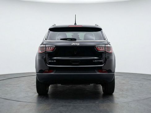 Used 2025 Jeep Compass Latitude image 7