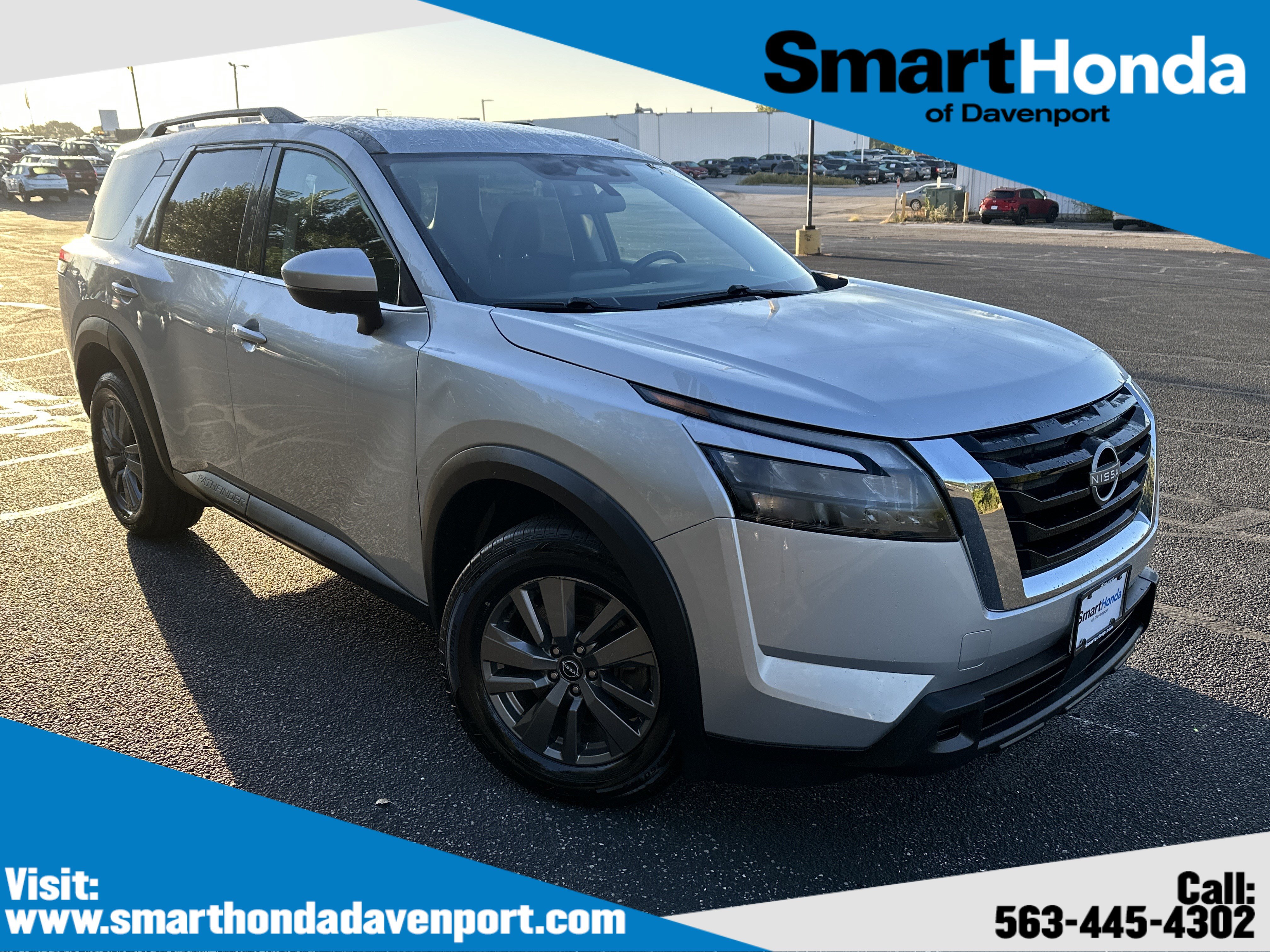 Used 2025 Nissan Pathfinder SV AWD/4WD image 1