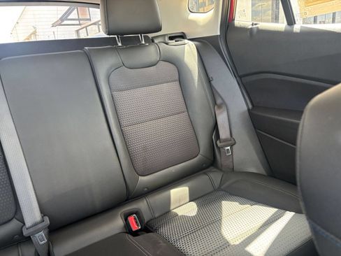 Used 2025 Chevrolet Trax LT FWD image 36