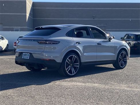 Used 2022 Porsche Cayenne S image 28