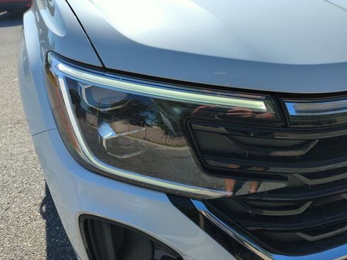 New 2026 Volkswagen Atlas Cross Sport SE image 13