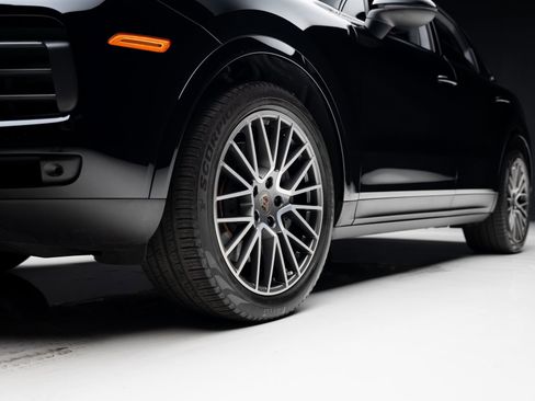 Used 2023 Porsche Cayenne S image 77