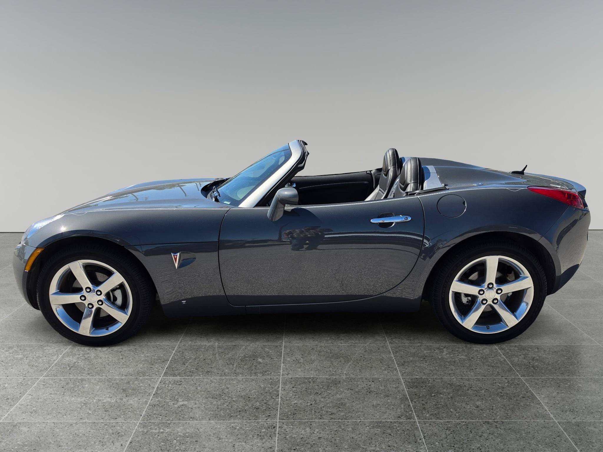 Used 2008 Pontiac Solstice Convertible w/ Premium Package RWD image 2