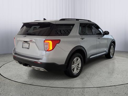 Certified 2021 Ford Explorer XLT w/ Equipment Group 202A AWD/4WD image 2