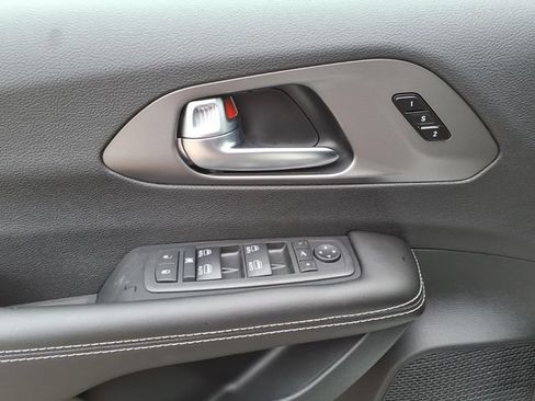 New 2027 Chrysler Pacifica Limited FWD image 11