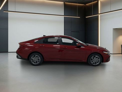 Certified 2024 Hyundai Elantra SEL FWD image 6