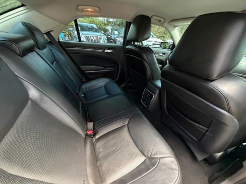 Used 2022 Chrysler 300 Touring L w/ Comfort Group RWD image 14