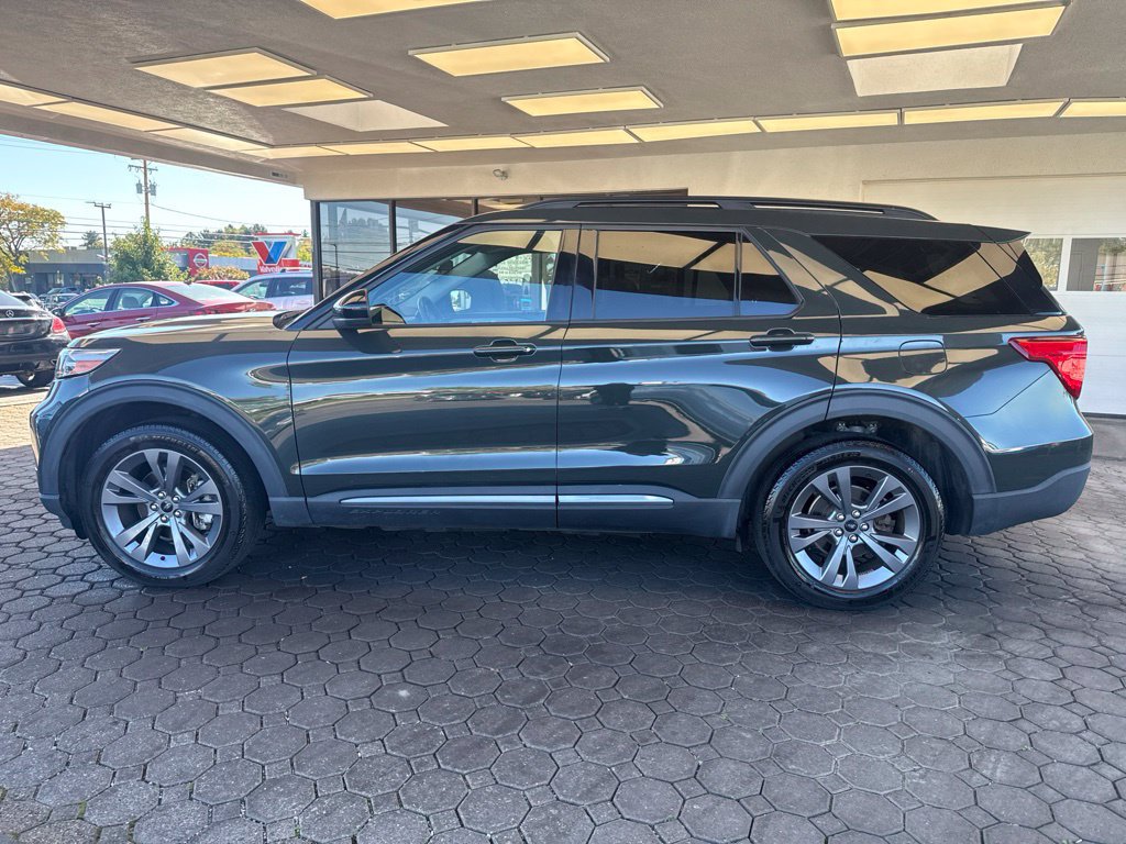 Used 2023 Ford Explorer XLT w/ Equipment Group 202A AWD/4WD image 9