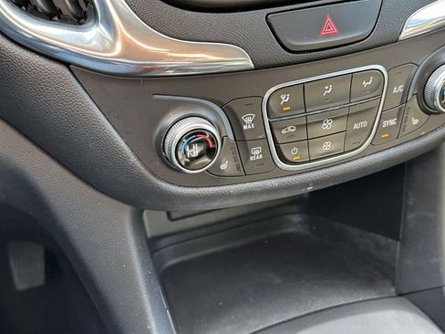 Used 2019 Chevrolet Equinox LT image 24