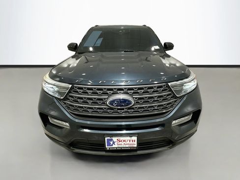 Used 2022 Ford Explorer XLT w/ Equipment Group 202A RWD image 2