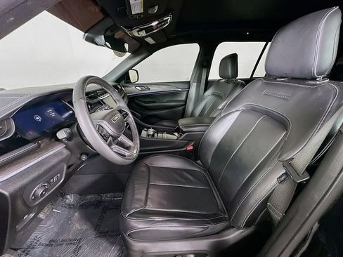 Certified 2023 Jeep Grand Cherokee Overland image 32