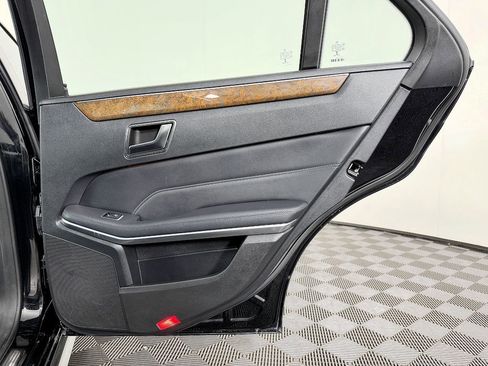 Used 2014 Mercedes-Benz E 350 Sedan image 38