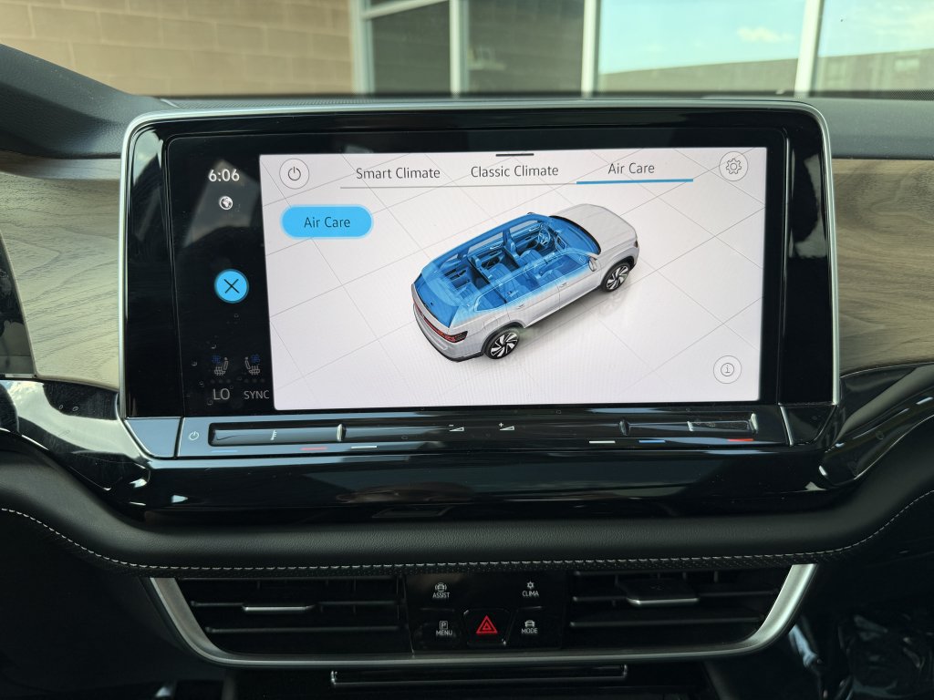 Used 2024 Volkswagen Atlas SE w/ Panoramic Sunroof Package FWD image 25