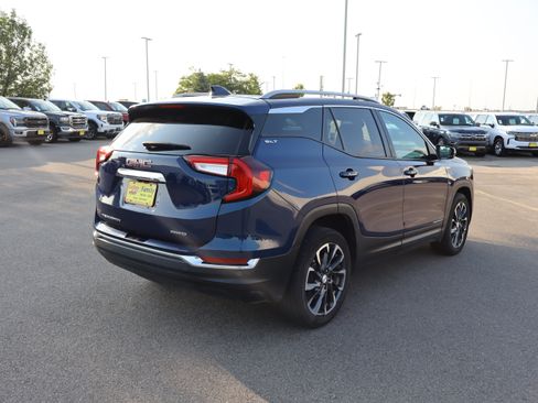Used 2022 GMC Terrain SLT w/ Infotainment Package II AWD/4WD image 7