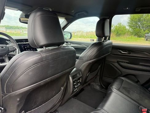 Used 2024 Jeep Grand Cherokee Altitude AWD/4WD image 44