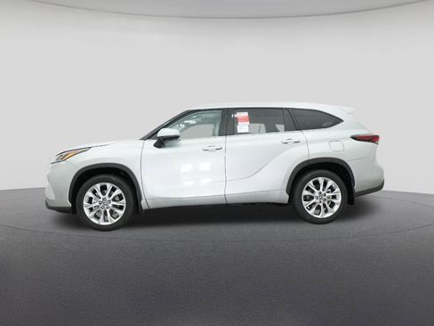 New 2025 Toyota Highlander Limited image 19
