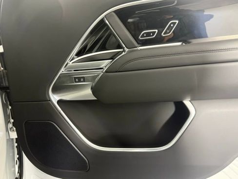 New 2025 Land Rover Range Rover SE image 29
