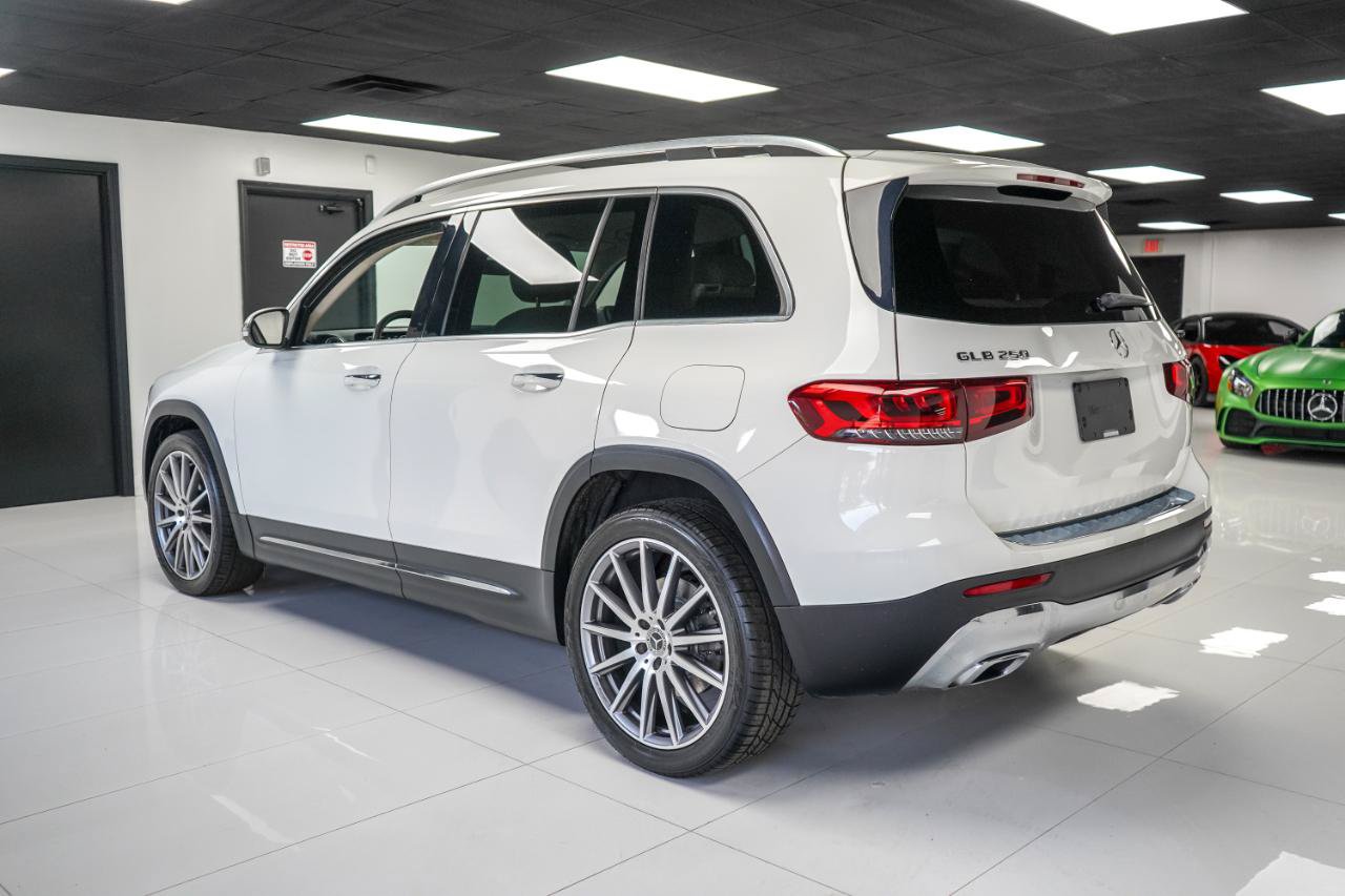 Used 2021 Mercedes-Benz GLB 250 w/ Premium Package image 3