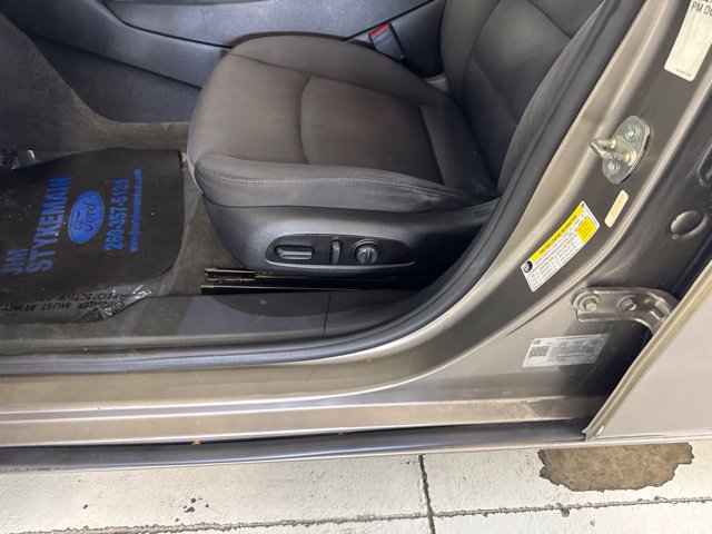 Used 2020 Chevrolet Malibu LT FWD image 34