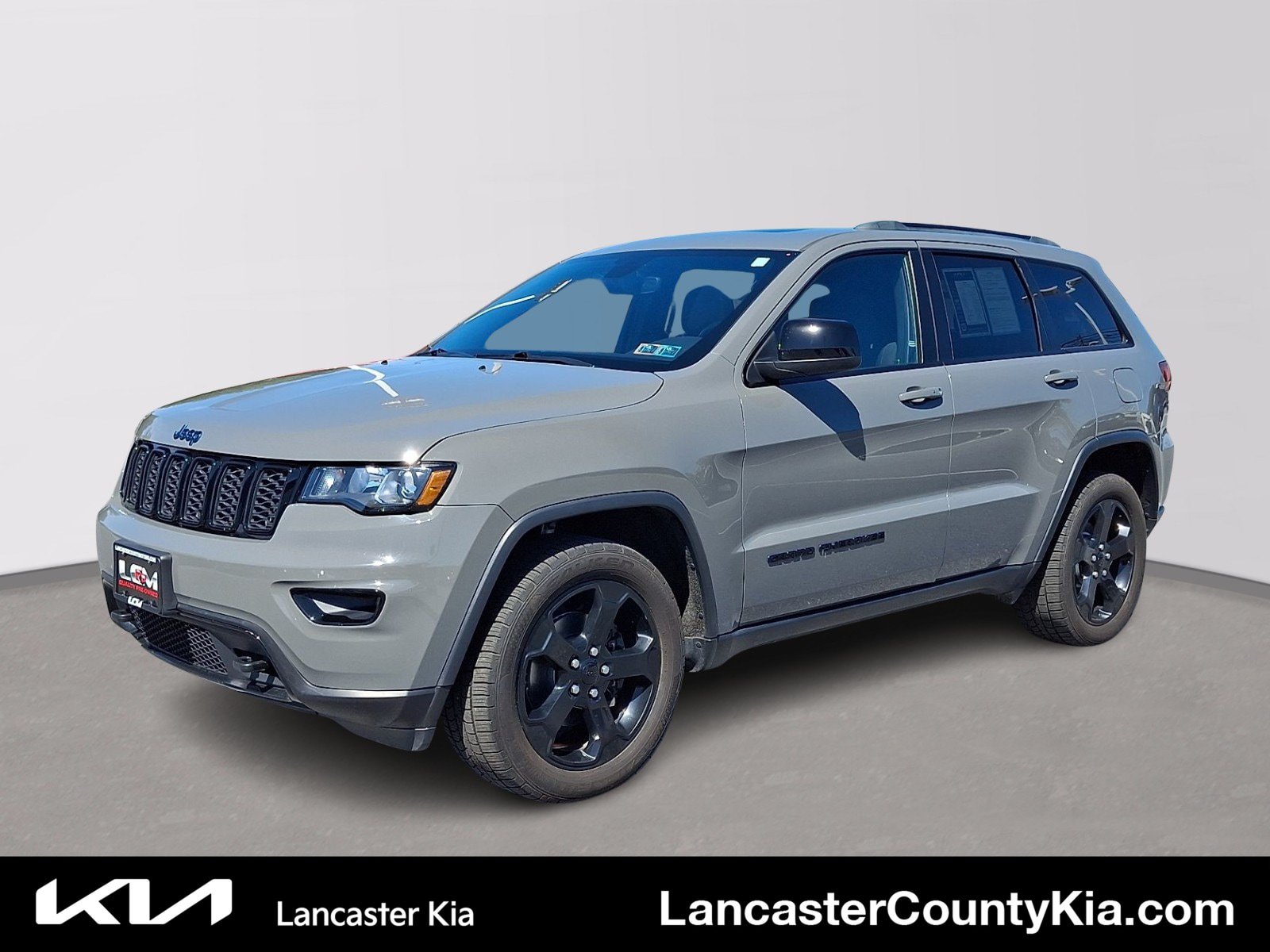 Used 2019 Jeep Grand Cherokee Laredo AWD/4WD image 1