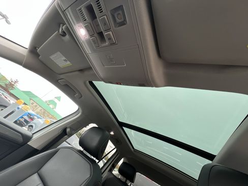 Used 2022 Volkswagen Tiguan SE image 23