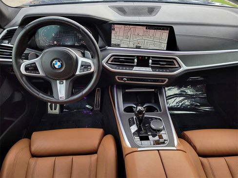 Used 2022 BMW X7 xDrive40i w/ M Sport Package image 16