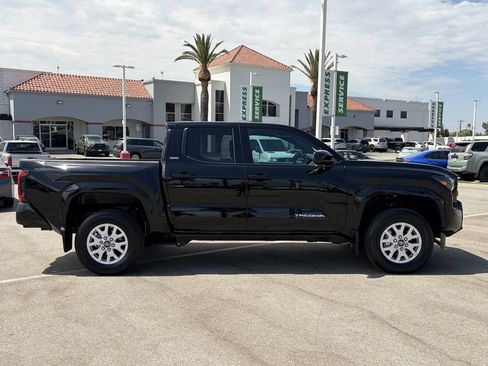 Certified 2025 Toyota Tacoma SR5 AWD/4WD image 10