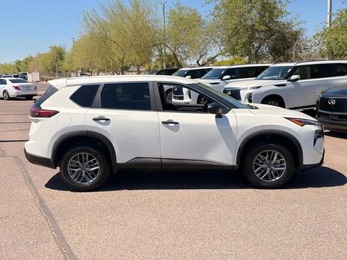 Used 2024 Nissan Rogue S AWD/4WD image 7