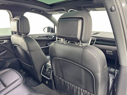 Used 2018 Porsche Macan image 34