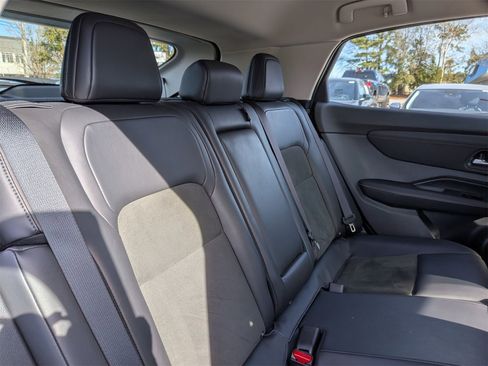 Used 2023 Nissan Ariya FWD image 33