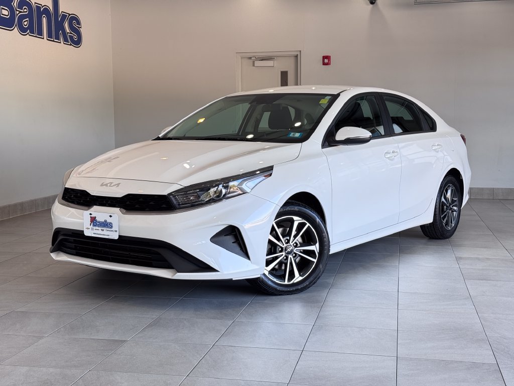 Used 2024 Kia Forte LXS w/ LXS Technology Package FWD image 2