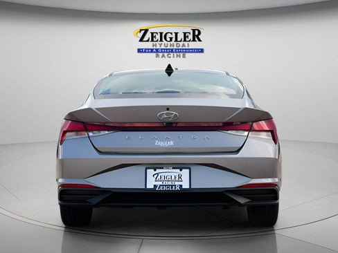 Certified 2021 Hyundai Elantra SEL w/ Convenience Package FWD image 6
