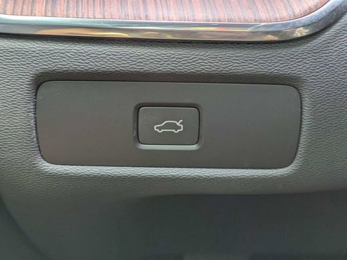 Used 2024 Volvo XC60 B5 Ultimate w/ Protection Package Premier AWD/4WD image 34