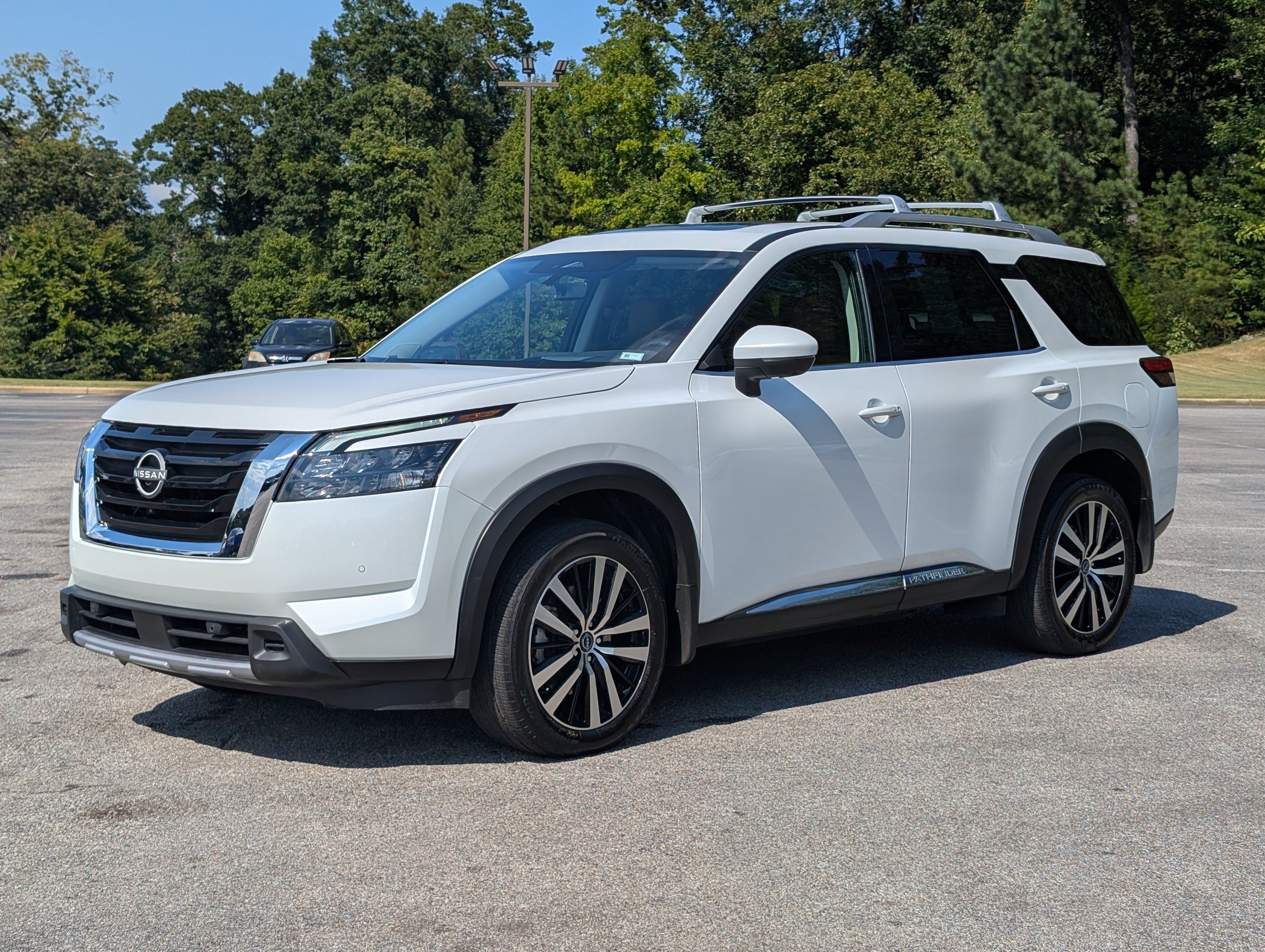 Used 2025 Nissan Pathfinder Platinum w/ Cargo Package FWD image 5