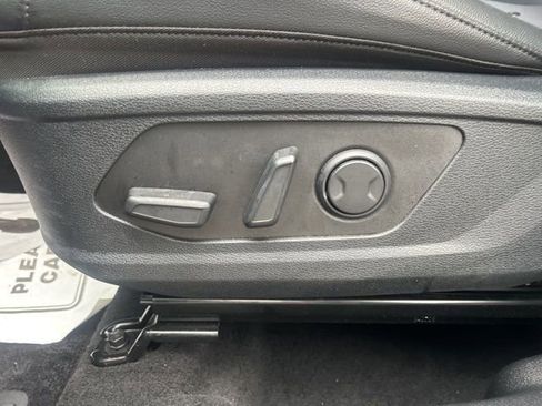 Used 2025 Kia Sportage EX image 16