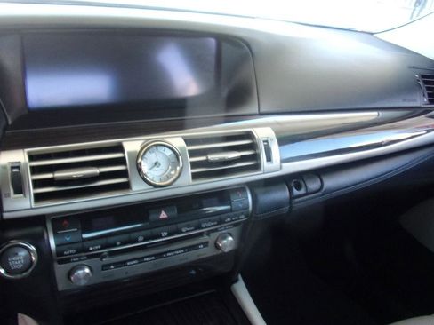 Used 2013 Lexus LS 460 w/ Comfort Pkg RWD image 5