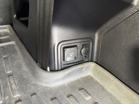 Used 2017 Toyota 4Runner SR5 AWD/4WD image 21