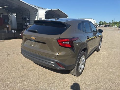 Used 2024 Chevrolet Trax LS FWD image 3