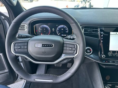 Used 2024 Jeep Wagoneer 4WD w/ Premium Group I image 15
