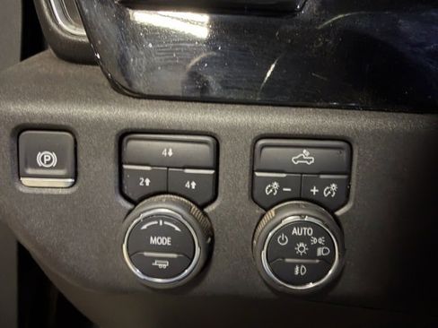 Used 2025 Chevrolet Silverado 2500 LT w/ Convenience Package image 15